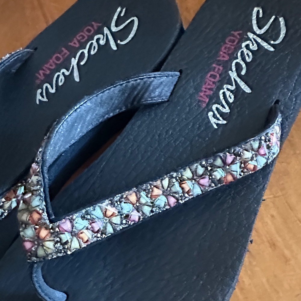 Skechers Women’s Black Flip Flop Sandals with Multicolor Beaded Straps - Picture 2 of 8